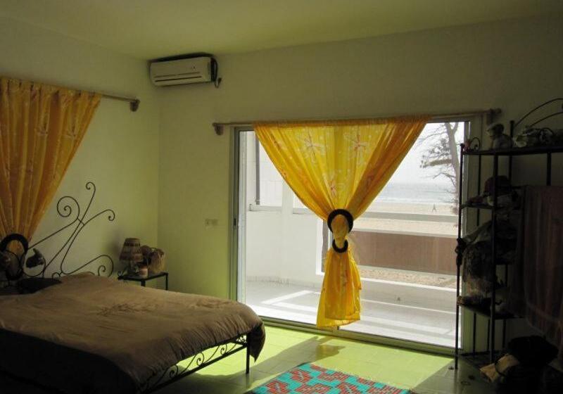 اتاق لوکس با بالکن و چشم‌انداز دریا, Eden Beach Saint Louis