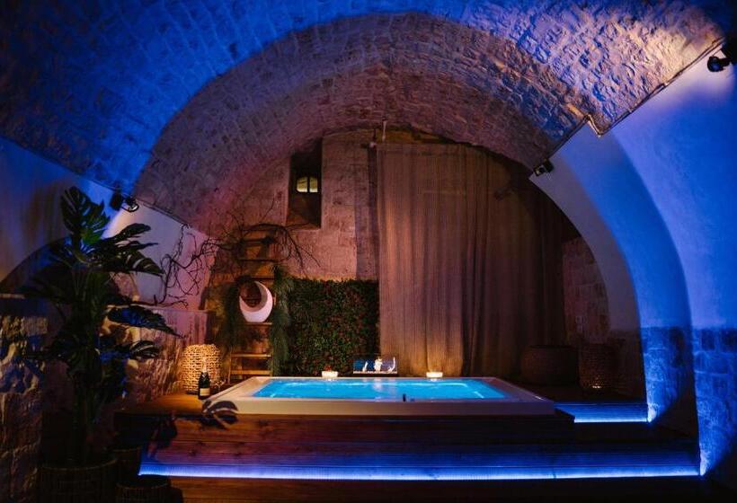 اتاق استاندارد با وان آب گرم, Apulia Suite