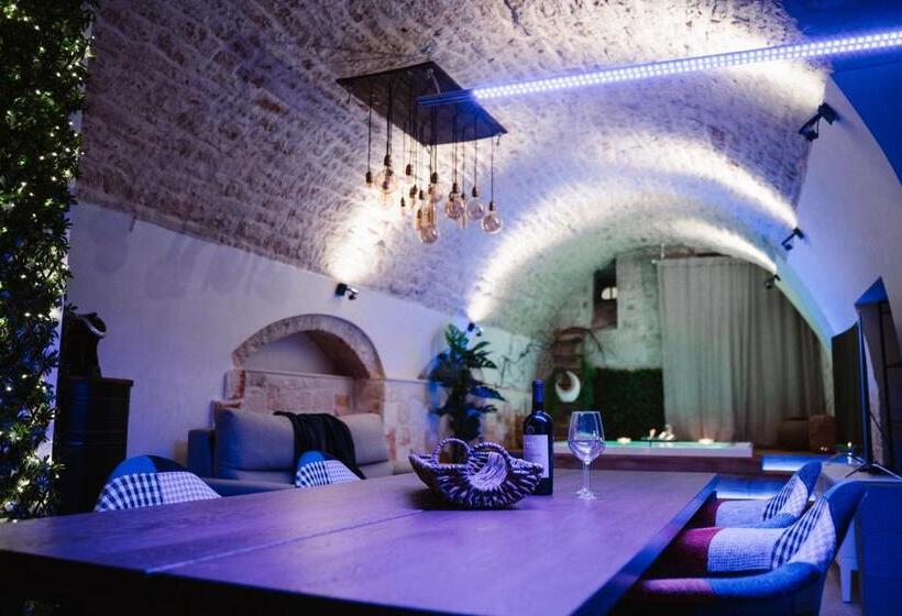 اتاق استاندارد با وان آب گرم, Apulia Suite
