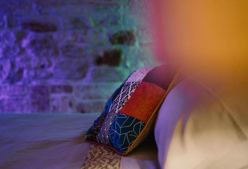 اتاق استاندارد با وان آب گرم, Apulia Suite