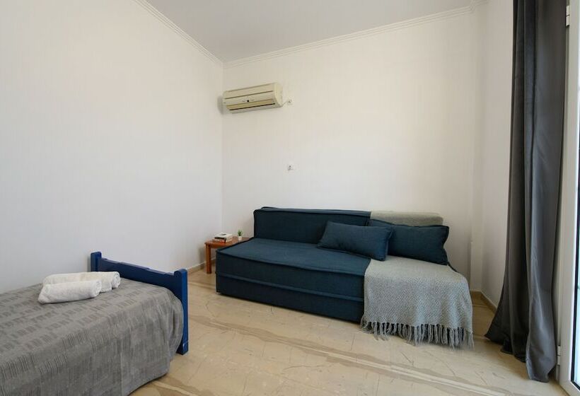 سوییت جونیور با چشم‌انداز استخر, Aquarius Beach