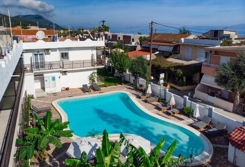 Family studio with pool view, Aquarius Beach