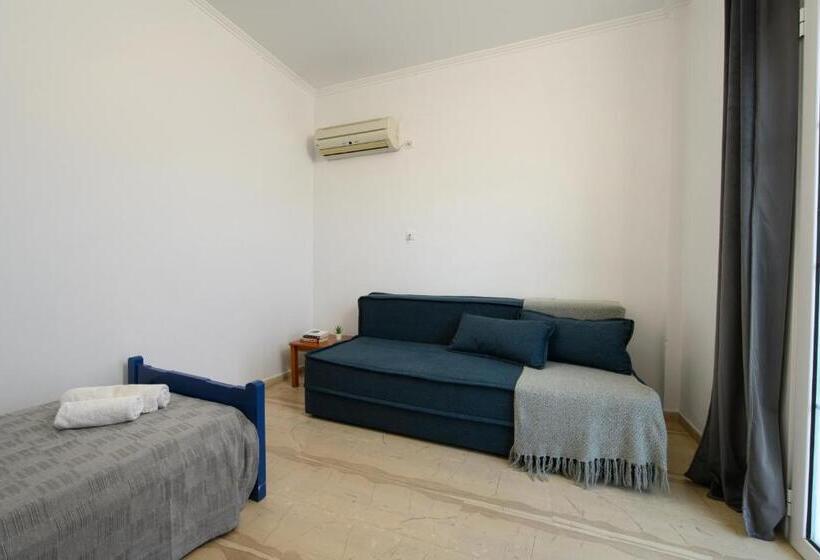 سوییت جونیور با چشم‌انداز استخر, Aquarius Beach