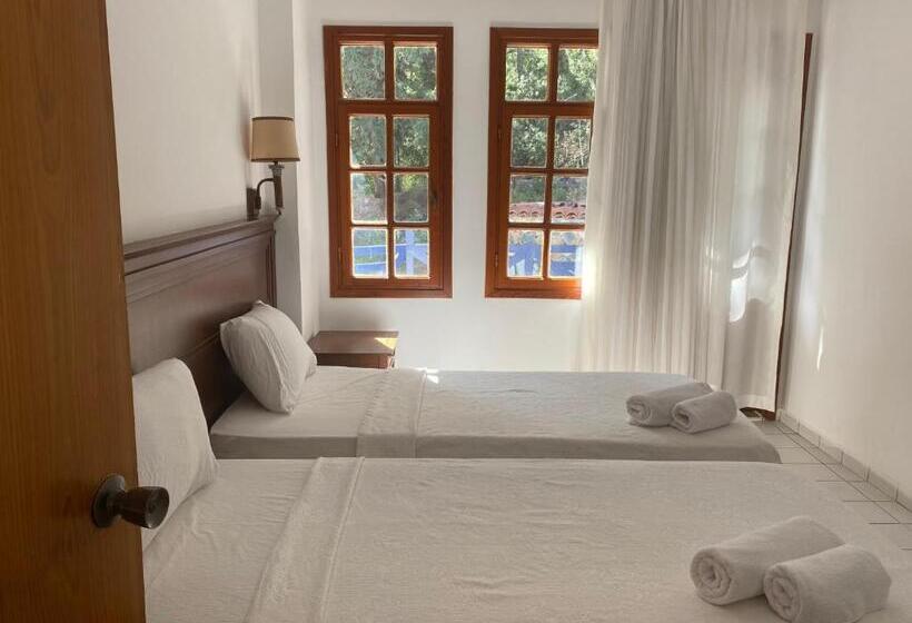 سوئیت با بالکن, Naturella Apart