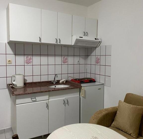 سوئیت با بالکن, Naturella Apart