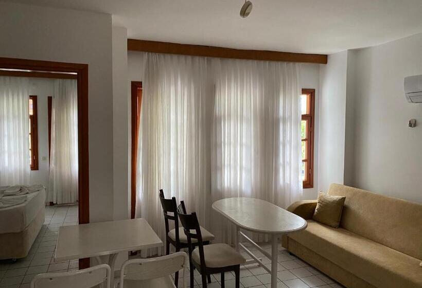 سوئیت با بالکن, Naturella Apart