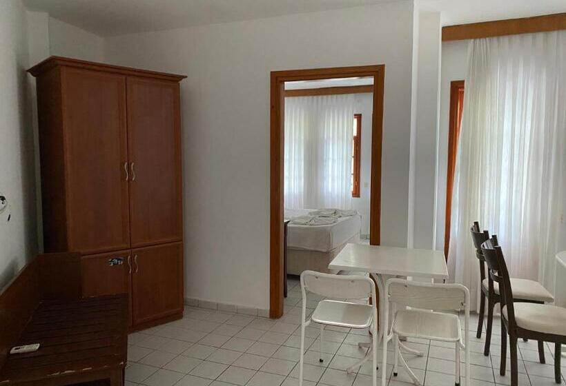 سوییت با چشم‌انداز دریا, Naturella Apart