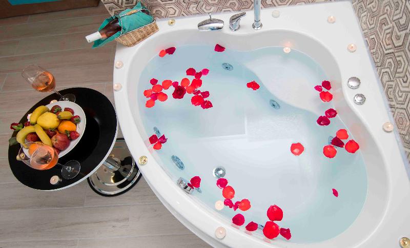اتاق لوکس با وان آب گرم, Ocean Blue High Class Hotel & Spa