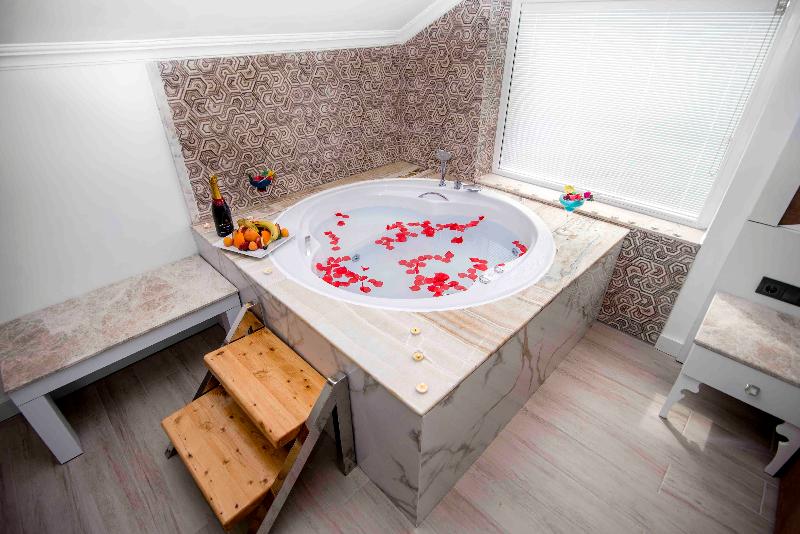 اتاق لوکس با وان آب گرم, Ocean Blue High Class Hotel & Spa