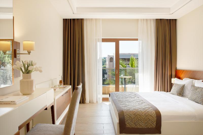 اتاق استاندارد با چشم‌انداز استخر, Ocean Blue High Class Hotel & Spa