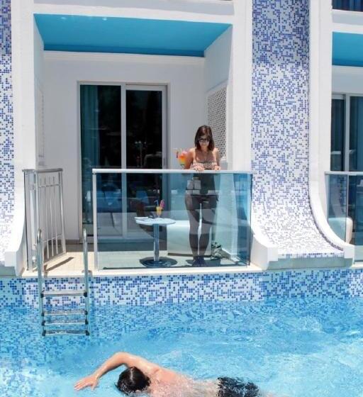اتاق استاندارد با چشم‌انداز استخر, Ocean Blue High Class Hotel & Spa