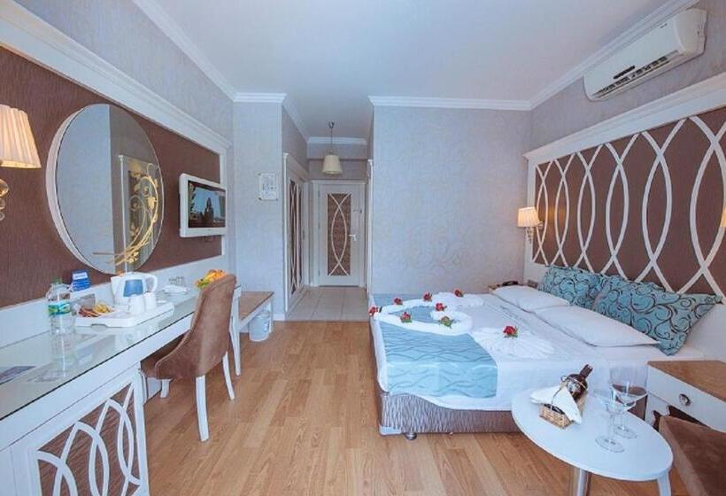 اتاق استاندارد با چشم‌انداز استخر, Ocean Blue High Class Hotel & Spa