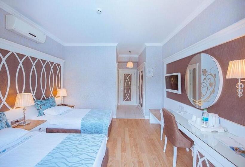 اتاق استاندارد با چشم‌انداز استخر, Ocean Blue High Class Hotel & Spa