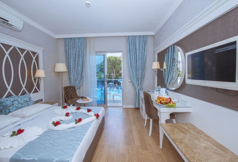 اتاق استاندارد با چشم‌انداز استخر, Ocean Blue High Class Hotel & Spa