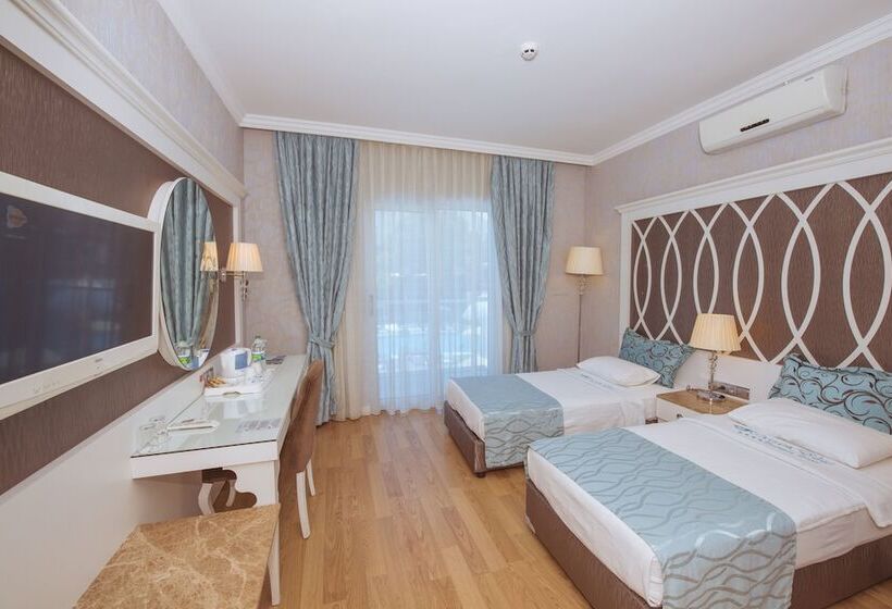 اتاق استاندارد با چشم‌انداز استخر, Ocean Blue High Class Hotel & Spa