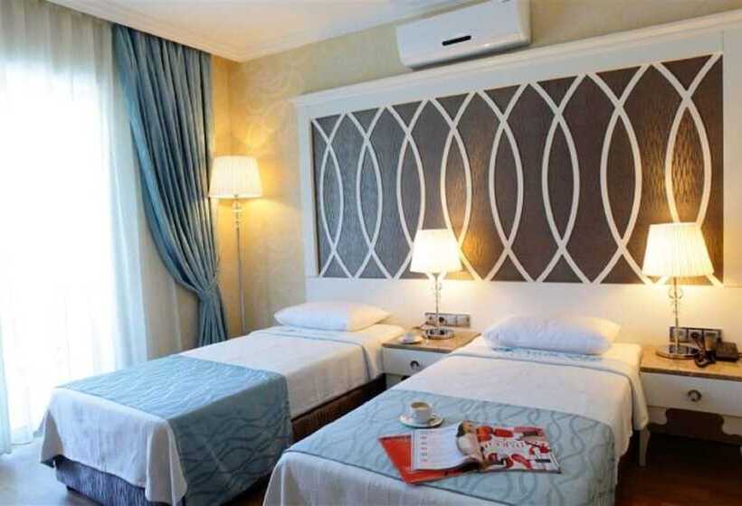 اتاق استاندارد با چشم‌انداز استخر, Ocean Blue High Class Hotel & Spa