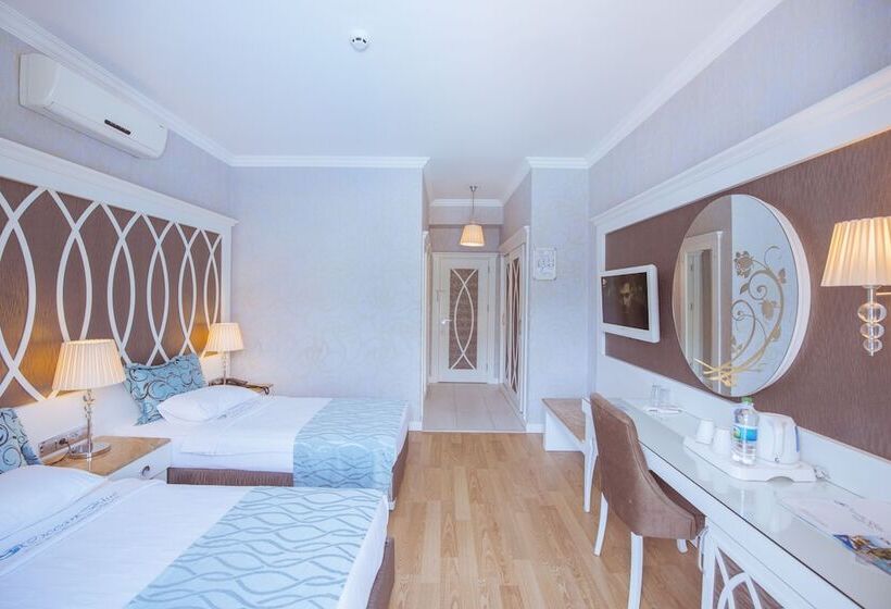 اتاق استاندارد با چشم‌انداز استخر, Ocean Blue High Class Hotel & Spa