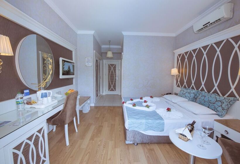 اتاق استاندارد با چشم‌انداز استخر, Ocean Blue High Class Hotel & Spa