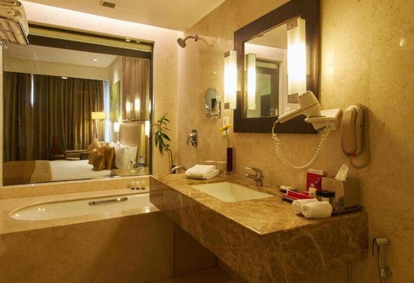 Deluxe Suite Sea View, The Gateway Hotel Beach Road Visakhapatnam