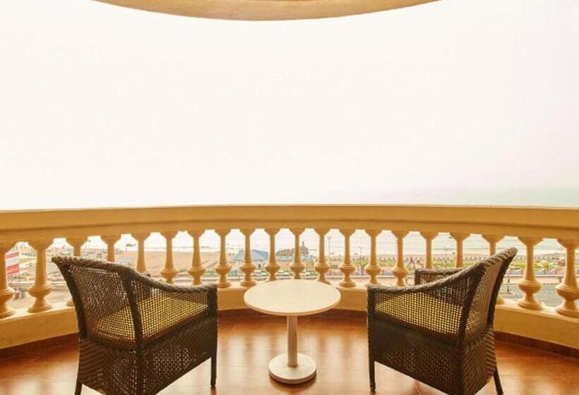 Deluxe Suite Sea View, The Gateway Hotel Beach Road Visakhapatnam