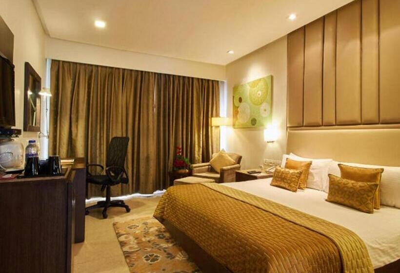Deluxe Suite Sea View, The Gateway Hotel Beach Road Visakhapatnam