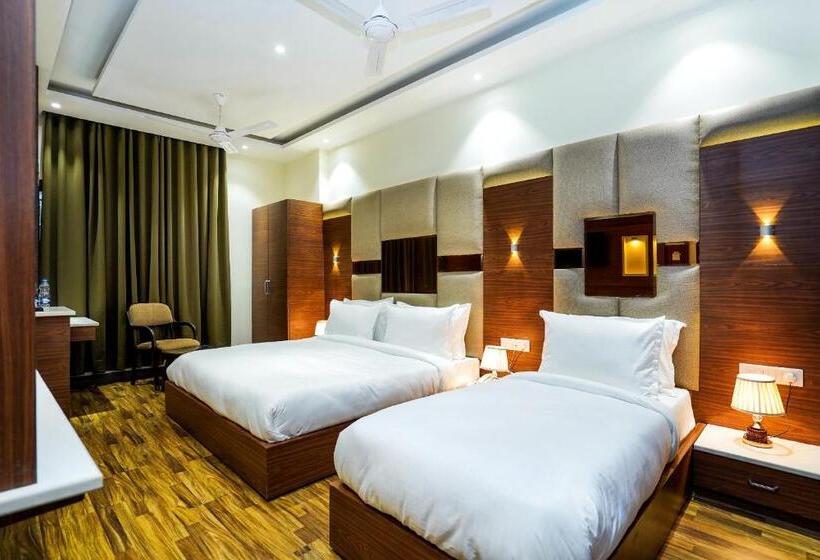 디럭스 트리플 룸, Aura Grand By Levelup Hotels