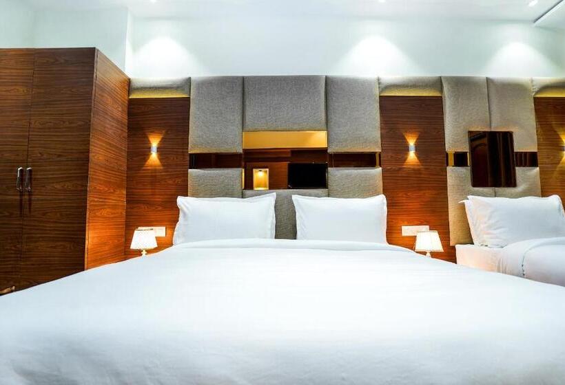 디럭스 트리플 룸, Aura Grand By Levelup Hotels