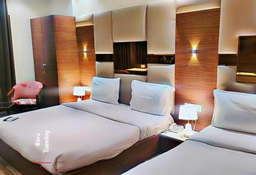 디럭스 트리플 룸, Aura Grand By Levelup Hotels