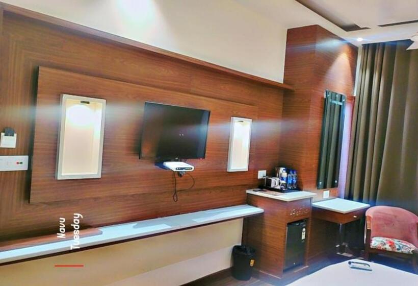 디럭스 트리플 룸, Aura Grand By Levelup Hotels
