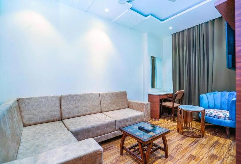이그제큐티브 스위트, Aura Grand By Levelup Hotels