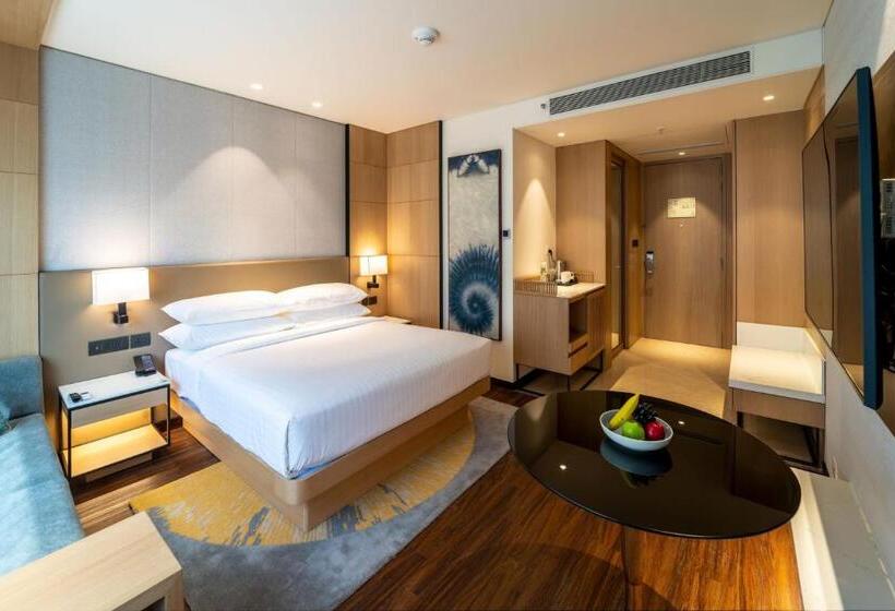 اتاق دلوکس با تخت کینگ و چشم‌انداز شهر, Courtyard By Marriott Vadodara