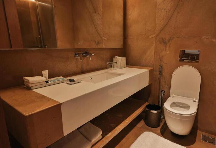 اتاق لوکس با تخت بزرگ, Time Square Resort & Spa Bhuj