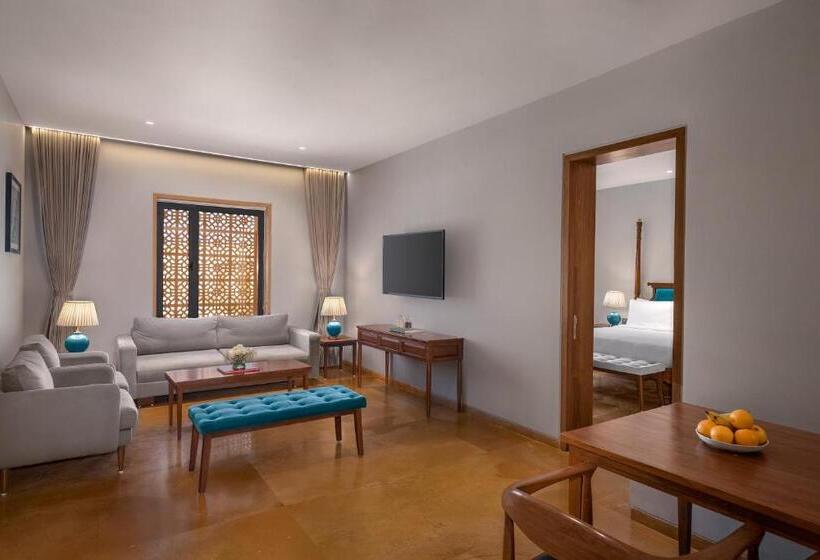 سوییت لوکس, Time Square Resort & Spa Bhuj