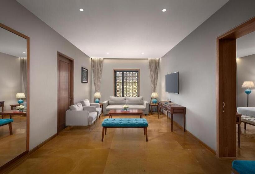 سوییت لوکس, Time Square Resort & Spa Bhuj