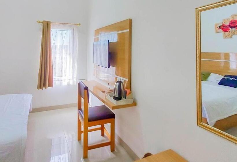 اتاق سوپریور, Urbanview Hotel Bundaran Besar Palangkaraya By Reddoorz