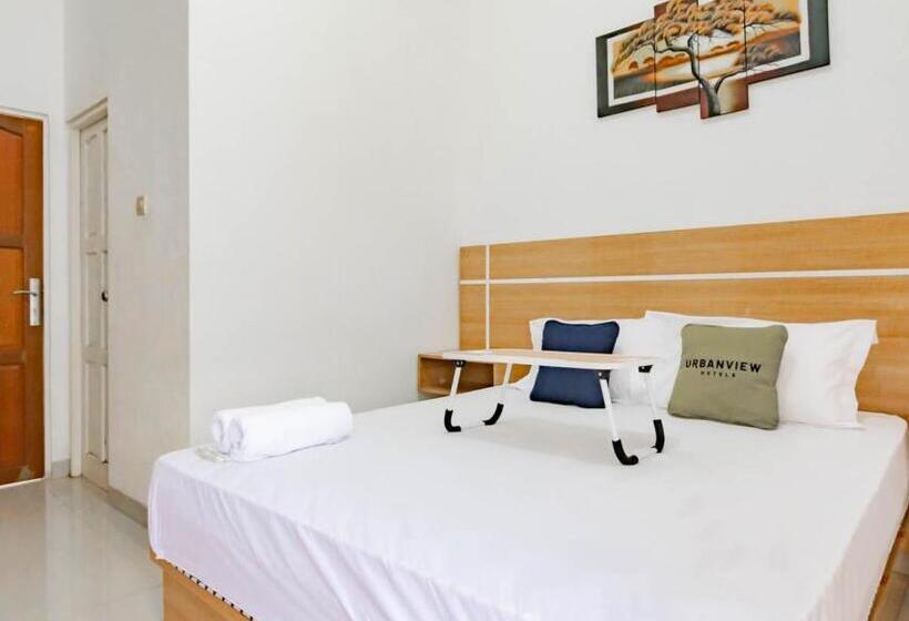 اتاق سوپریور, Urbanview Hotel Bundaran Besar Palangkaraya By Reddoorz