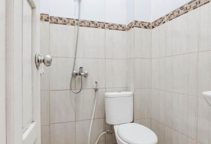اتاق اکونومی, Urbanview Hotel Bundaran Besar Palangkaraya By Reddoorz