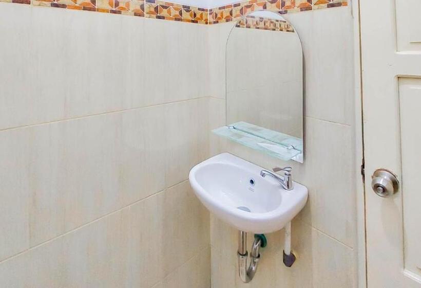 اتاق اکونومی, Urbanview Hotel Bundaran Besar Palangkaraya By Reddoorz
