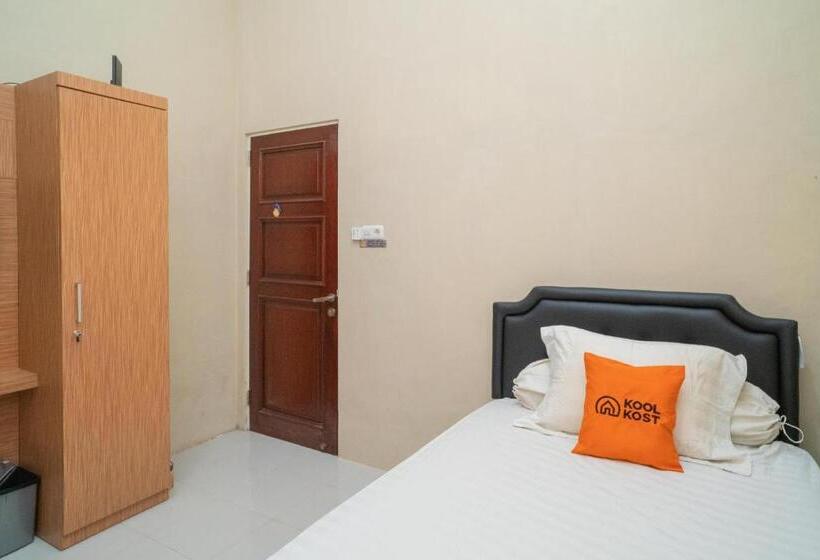 اتاق استاندارد یک نفره, Koolkost Syariah Near Jalan Ahmad Yani Banjarmasin