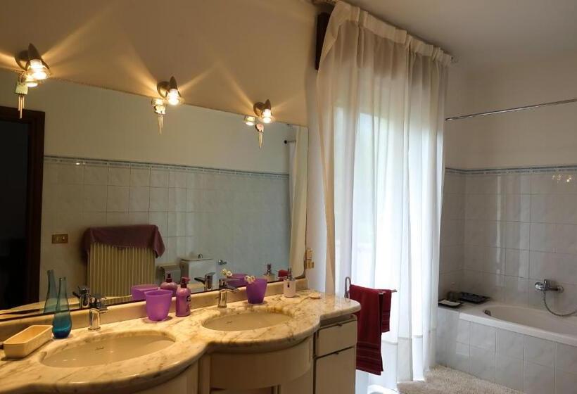 اتاق سه‌نفرۀ استاندارد با سرویس بهداشتی بیرون از اتاق, B&b Piccole Dolomiti