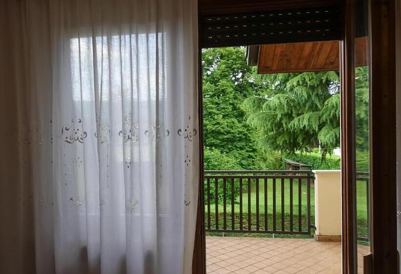 اتاق سه‌نفرۀ استاندارد با سرویس بهداشتی بیرون از اتاق, B&b Piccole Dolomiti