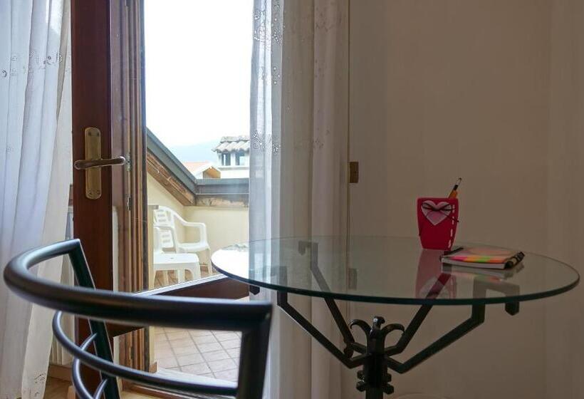 اتاق سه‌نفرۀ استاندارد با سرویس بهداشتی بیرون از اتاق, B&b Piccole Dolomiti
