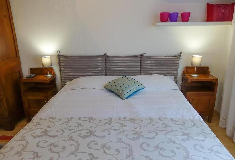 اتاق سه‌نفرۀ استاندارد با سرویس بهداشتی بیرون از اتاق, B&b Piccole Dolomiti