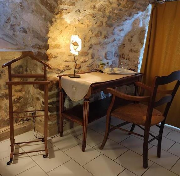 اتاق استاندارد سه نفره, Chambres Du Clocher