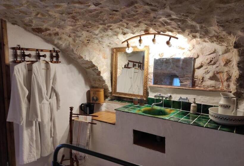 اتاق استاندارد سه نفره, Chambres Du Clocher
