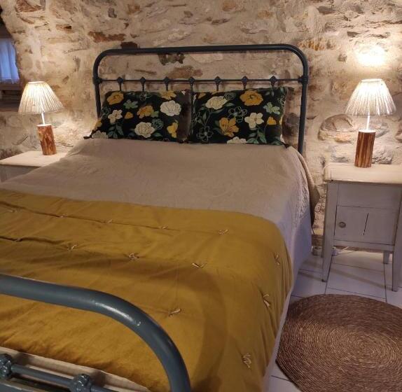 اتاق استاندارد سه نفره, Chambres Du Clocher