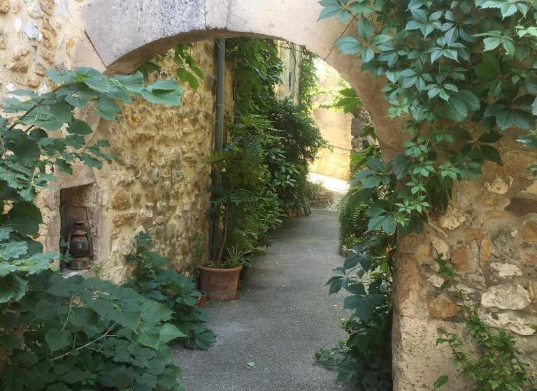 اتاق استاندارد سه نفره, Chambres Du Clocher