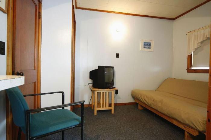 سوییت, Elmwood Motor Court