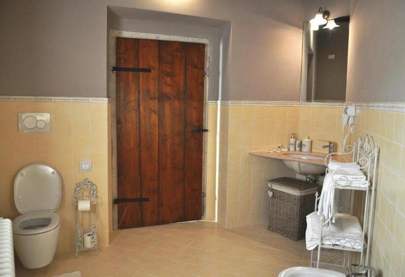 اتاق استاندارد سه نفره, Corte Castello