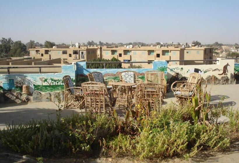 سوییت, Western Desert Hotel & Safari